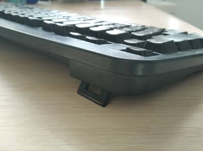 Lábak a számítógépes billentyűzeteken