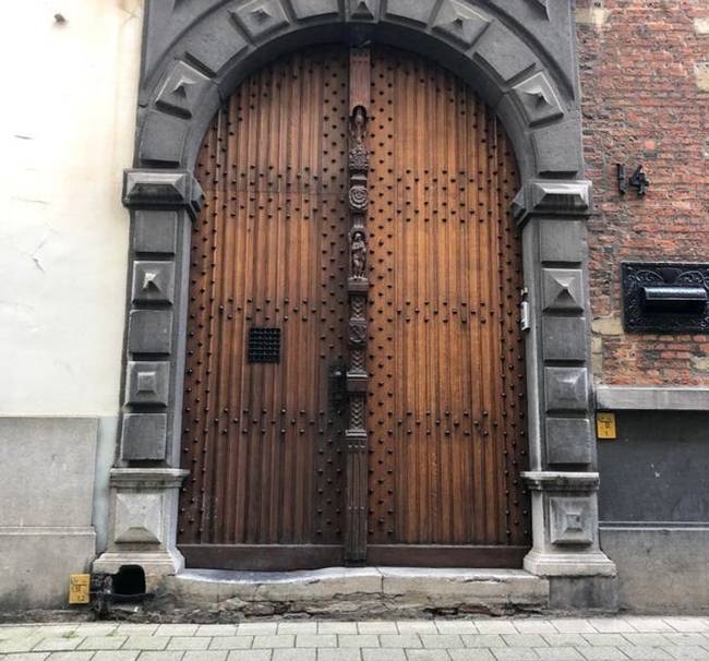 „Ez az antwerpeni lépcső teljesen elkopott a sokévnyi használat miatt."