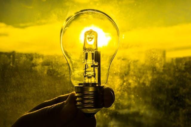 Az agyunk által előállított elektromossággal meg tudnánk világítani egy villanykörtét.
