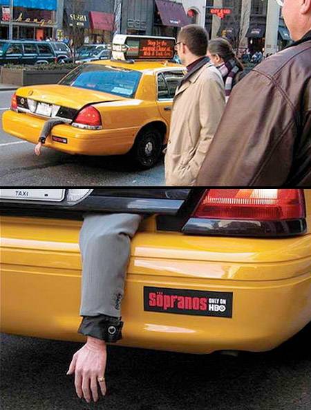 A Maffiózók című televíziós sorozatot népszerűsítő, meghökkentő reklám New Yorkban.