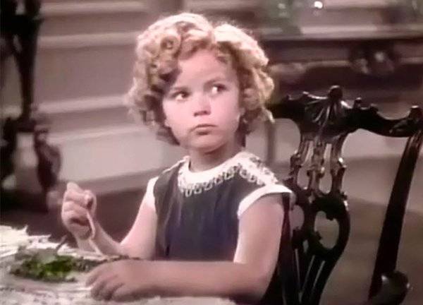 Shirley Temple, és más gyermek-színészek is elárulták, hogy amikor rosszul viselkedtek forgatás közben, akkor egy „fekete dobozba” zárták őket, ahol büntetésként kénytelenek voltak egy jégtömbön ülni.
