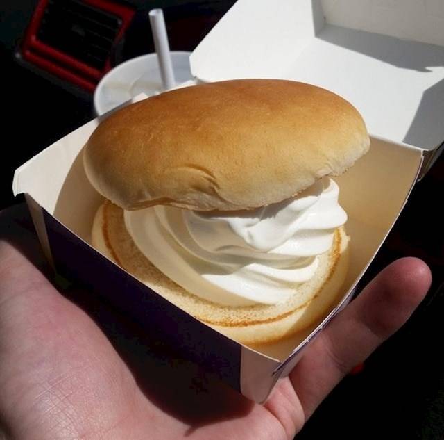 Fagylaltot és hamburgert szeretett volna, nem egybe a kettőt.