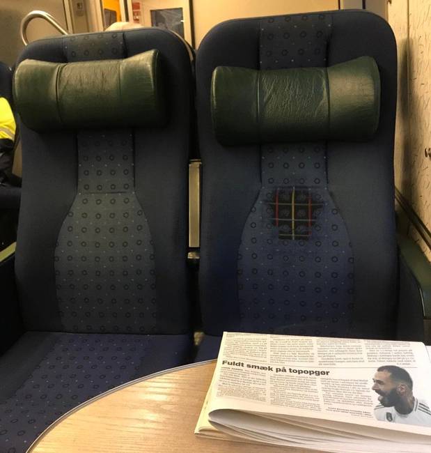 Ez a szék annyira elkopott, hogy megjelent alatta a régi minta.