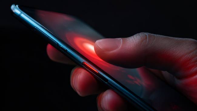 Nyomd meg ötször a bekapcsológombot: Egy Android-funkció, ami megmentheti az életed