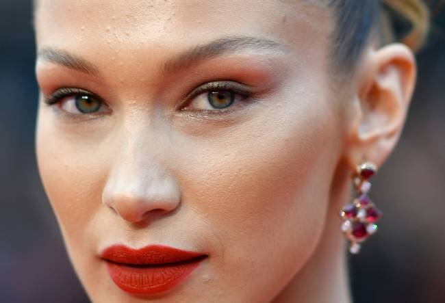 Bella Hadid szemek