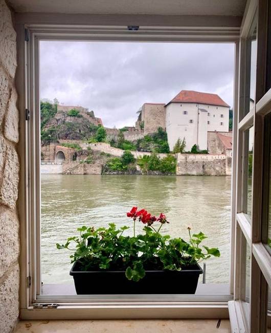 Ilyen kilátás a szállodaablakból csak egy tökéletes világban lehetséges. Nos, vagy esetleg a németországi Passau városban.