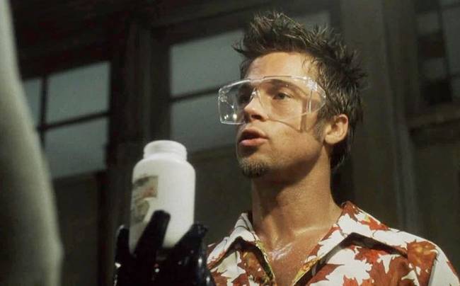 A Harcosok klubja egyik jelenetében Brad Pitt és Edward Norton szappant főznek. A színészek a szerep kedvéért tényleg megtanulták, hogyan kell szappant főzni.
