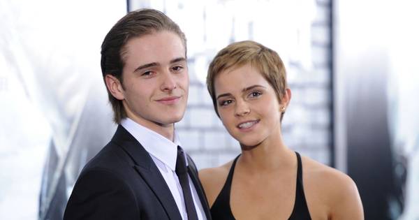 Ez Alex Watson - Emma Watson öccse.