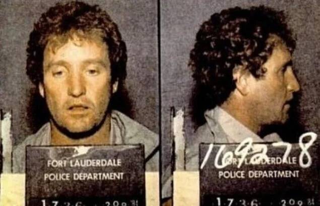 André Stander Dél-Afrika egyik leghíresebb bankrablója. A férfi rendőrként dolgozott, és a bankrablások után visszatért, hogy a rendőrökkel együtt nyomozzon a bűnözők után.