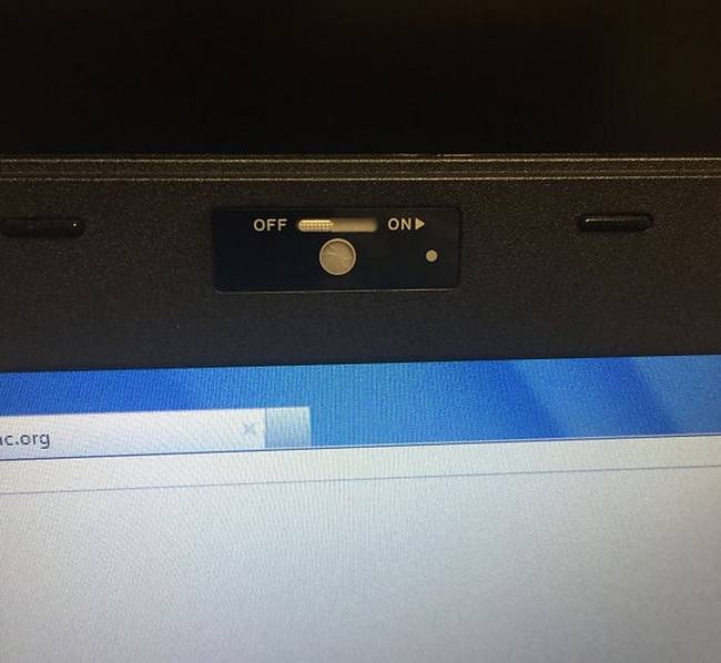 Lezárható webkamera egy laptopon, így biztos lehetsz benne, hogy senki sem figyel téged.