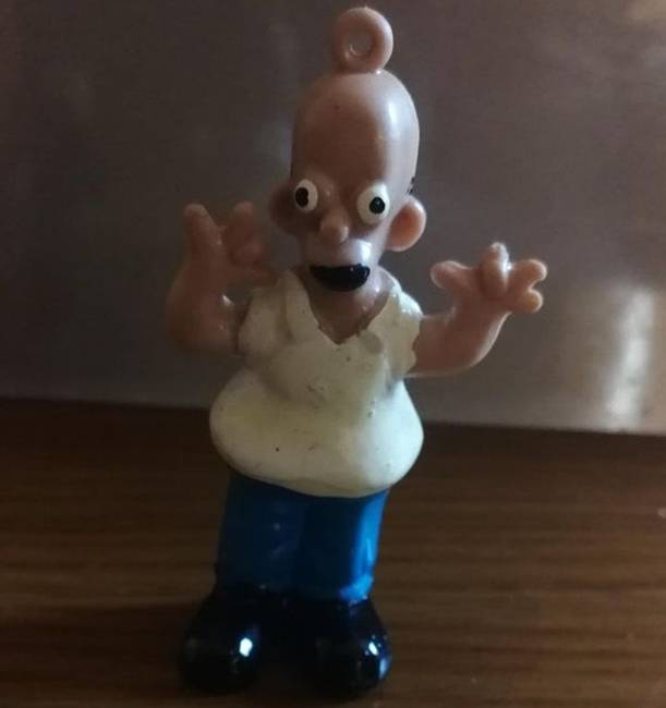 „Ezt a kínai Homer Simpsont figyeld. Nem tudom, mióta van nálam vagy hogy hol szereztem, sem azt, hogy legálisan gyártották-e."
