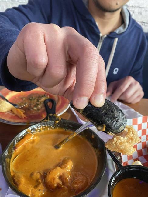 „Egy nagyon fontos étkezési tipp a kagyló- és tapasevőknek: használjatok üres kagylóhéjat praktikus minifogóként."