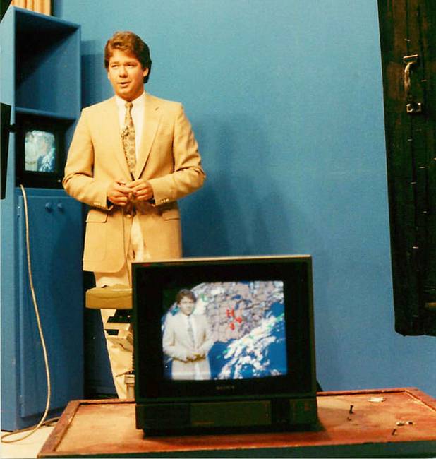 „Az időjárásjelentő édesapám az első munkanapján, 1987-ben."