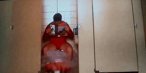 A Kincsvadászok című filmben látható a felvonó sín, ami fel-le mozgatja a színészt a robbanó effektus közben.
