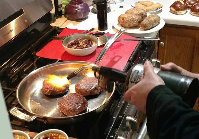 Itt a hamburgert akár libamájjal is élvezheted.