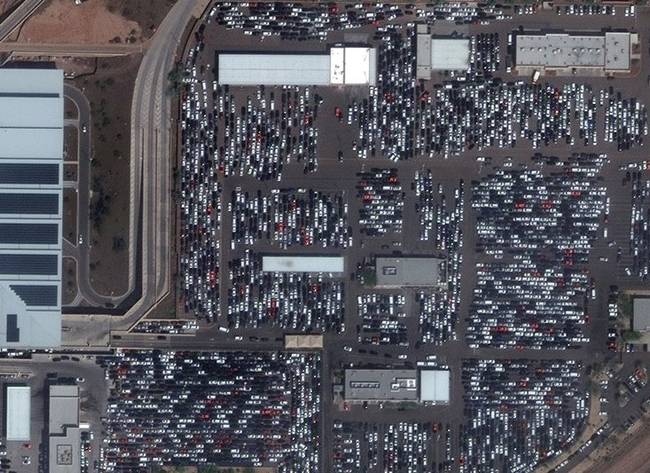 Autókölcsönző a Phoenix Sky Harbor nemzetközi repülőtéren, az Egyesült Államokban.