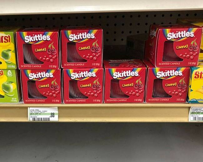 Skittles-illatú gyertyák.