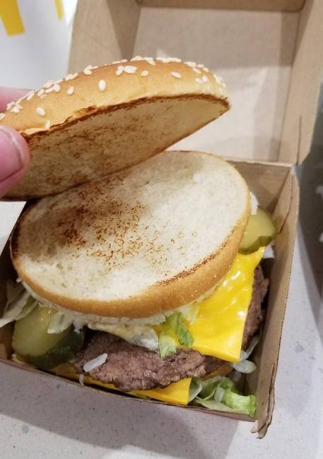 „Hogyan történhetett ez? A hamburgerem egyik szintje teljesen üres volt."