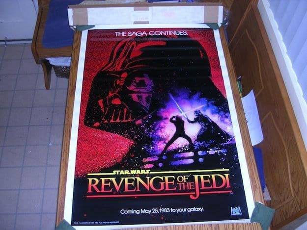 A 'Csillagok háborúja VI: A jedi visszatér' című epizódnak nagyon sokáig "A jedi visszavág" volt a neve, számtalan poszter és reklámfilm is készült ezzel a névvel.