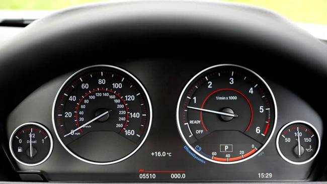 Meddig lehet alapjáraton járatni egy motort károsodás nélkül? Egy autószerelő válasza