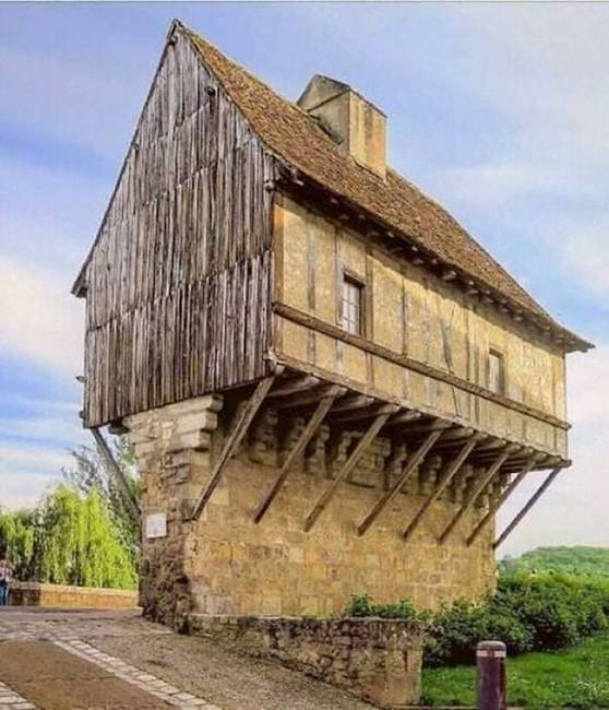 Ez a franciaországi ház 1357-ben épült.