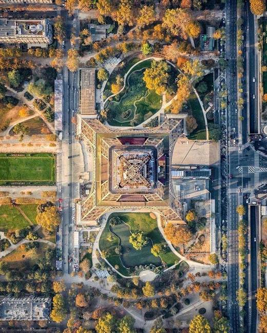 Ebből a szemszögből az Eiffel-torony szinte teljesen felismerhetetlen.