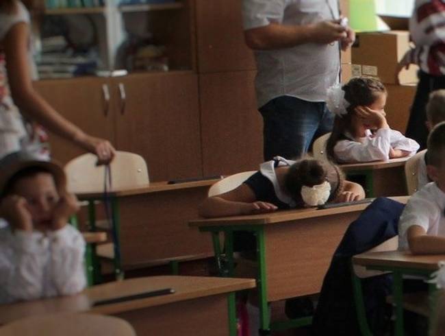 „A lányom első napja az iskolában."