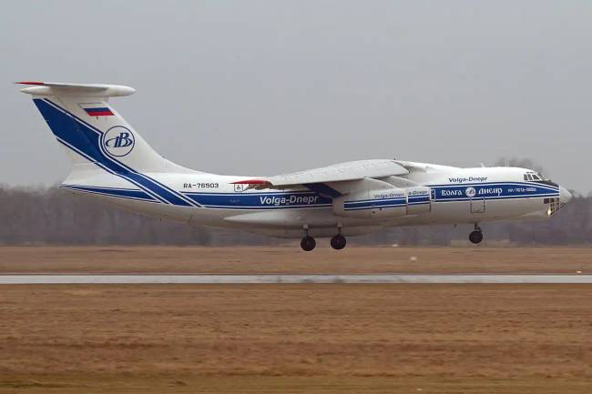 Miért van az IL-76 pilótafülkéje alatt üvegkalitka, és mit lehet onnan látni?