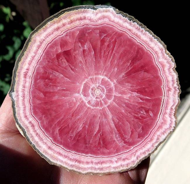 A rodokrozit úgy néz ki, mint egy grapefruit, de azért csak ne kóstold meg.