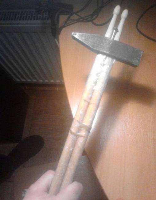 Amikor zenész vagy, de sürgősen szükséged van egy kalapácsra.