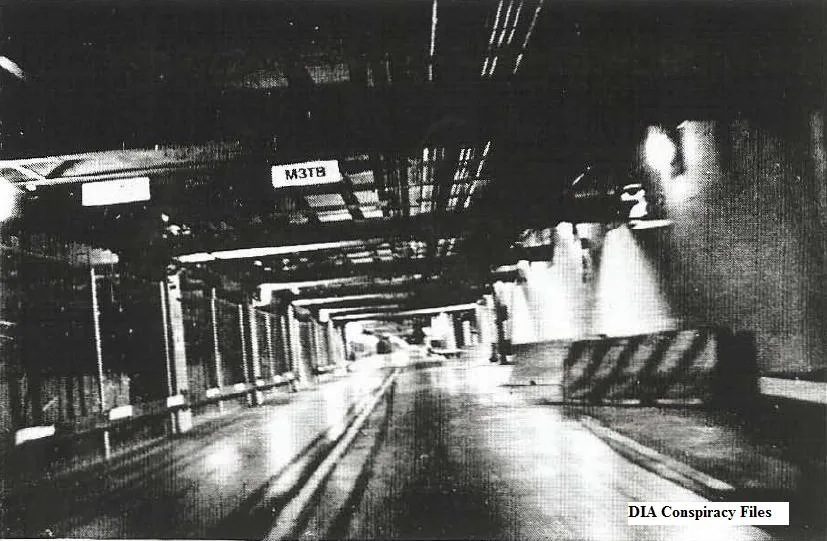 A Denveri Nemzetközi Repülőtér alatt egy földalatti város található, ahol a világkormánya ülésezik.
