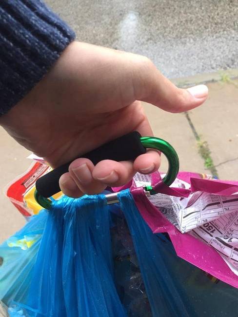 Egy kipárnázott karabiner sokkal kényelmesebbé teszi a vásárlást.