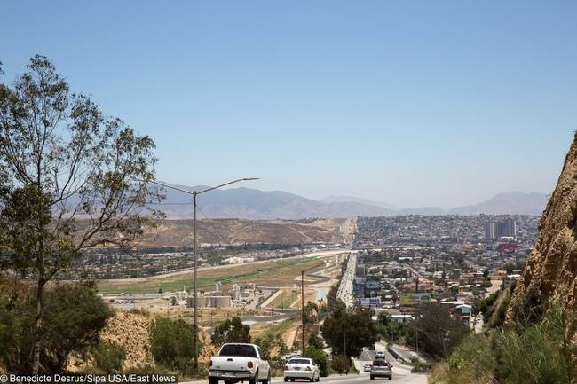 Az amerikai San Diego és a Mexikói Tijuana közötti határ.