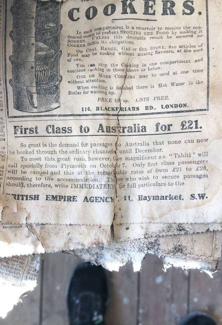 „Épp felújítom a házam és találtam egy 1911-es újságot a padló alatt."