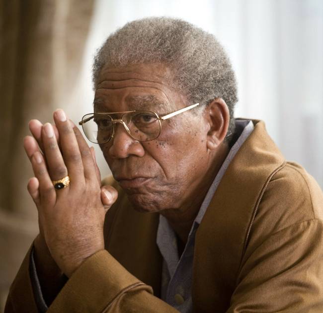 A tragikus ok, amiért Morgan Freeman félpár kesztyűben jelent meg a 2023-as Oscar-gálán