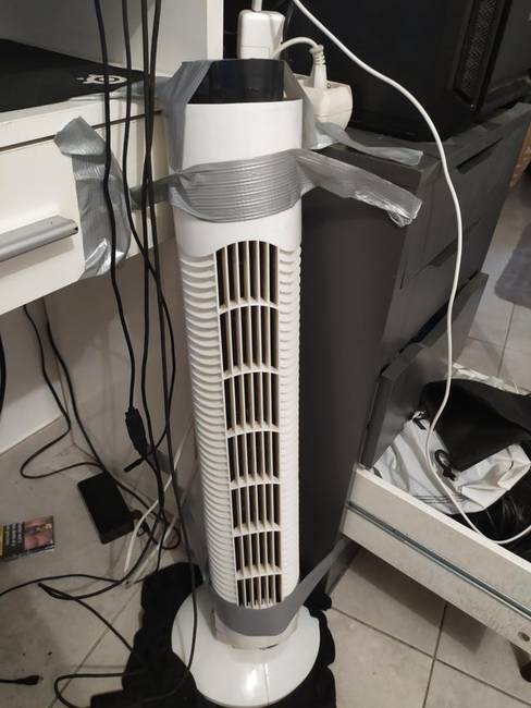 „A ventilátorom annyira rezeg, hogy nem lehet tőle aludni. Valahogy le kellett nyugtatnom."