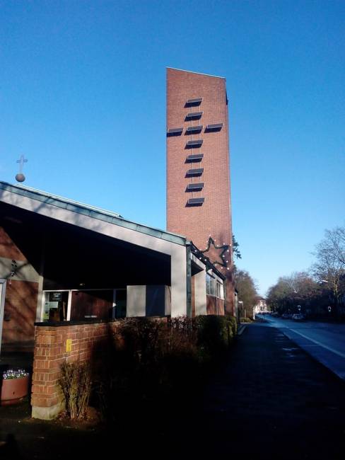 Ilyen egy modern, napenergiával működő templom a 21. században.