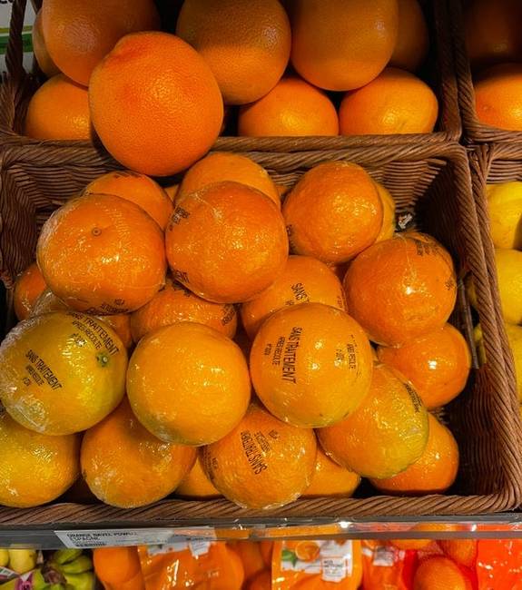 A narancsnak sincs szüksége extra csomagolásra, itt mégis megkapta.