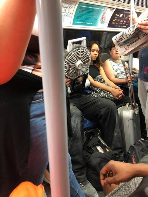 Az egyetlen megoldás, hogy elviselhető legyen a pusztító hőség a metróban.