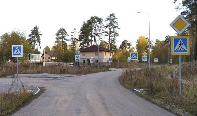 Nagyon úgy fest, hogy a környéken lakók szeretnek össze-vissza sétálni az úton.