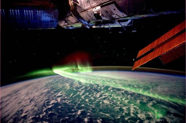 A sarki fény (aurora borealis) az űrből nézve.
