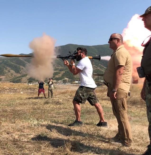 Dan Bilzerian Örményországban.