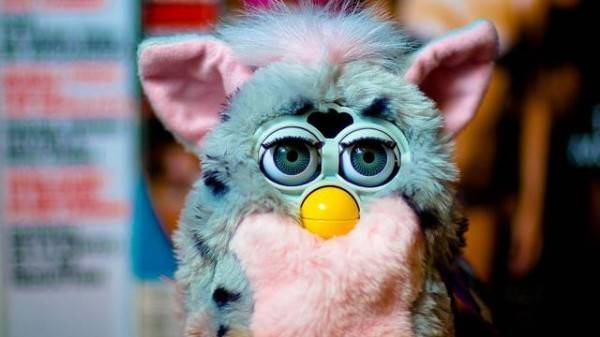 Ennek a beszélő Furby-nak a fotója segít visszahozni az emlékeket?
