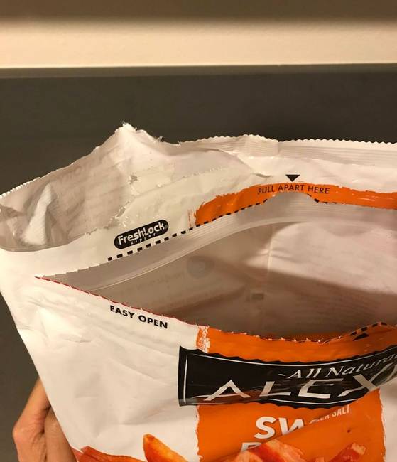 Még a visszazárható csomagolás kinyitásának módja is kettéoszt minket.