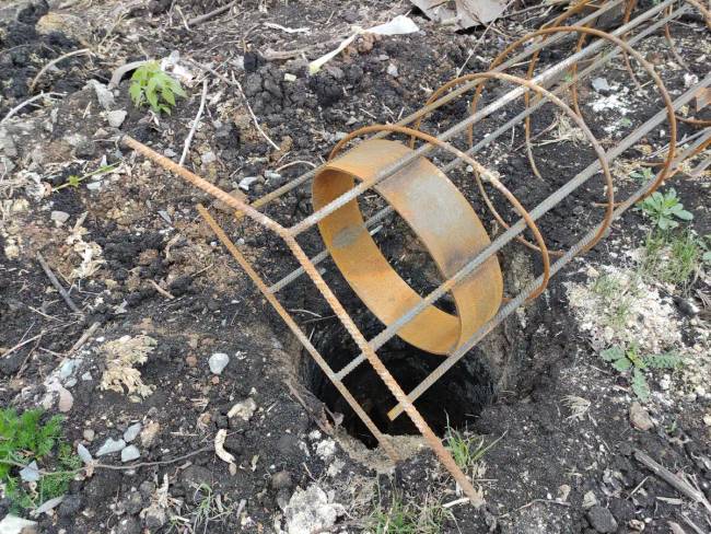 Hogyan építenek Kanadában beton nélkül olyan kerítéseket, amiket nem dönt ki a szél és nem fordulnak ki a földből?