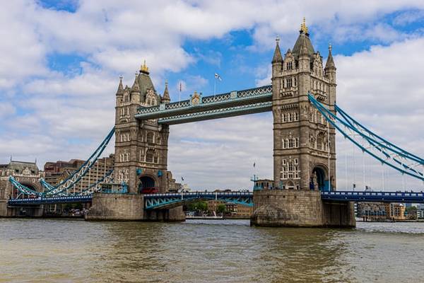 Melyik városban van a Tower Bridge?