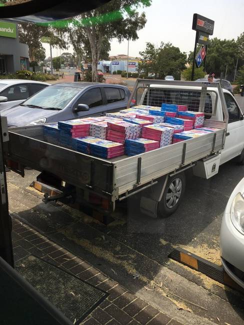 „Valaki ennyi pizzát rendelt a városomban található Domino's pizzériából."