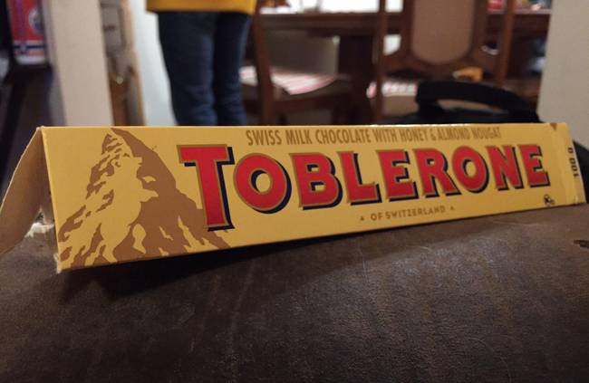 „Ma jöttem rá, hogy a Toblerone csoki csomagolásán a hegy oldalán egy medve sziluett látható.''