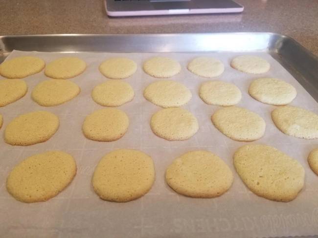 „Nem vagyok biztos benne, hogy ez még macaron-nak minősül. Mindenesetre ez volt az első próbám."