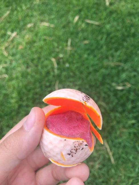 Így néz ki belülről egy golflabda.